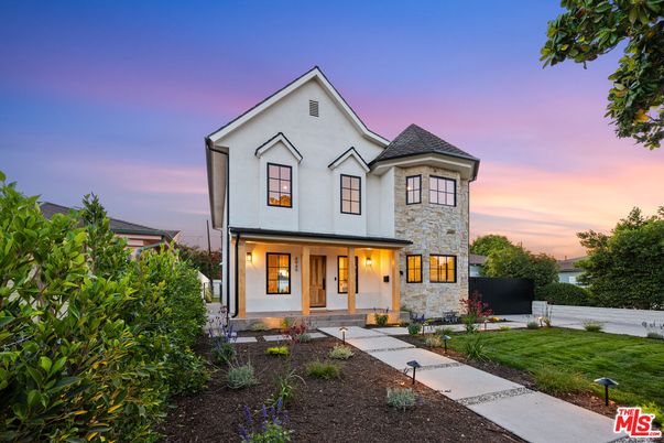 Backyard, Exterior, Facade, Farmhouse