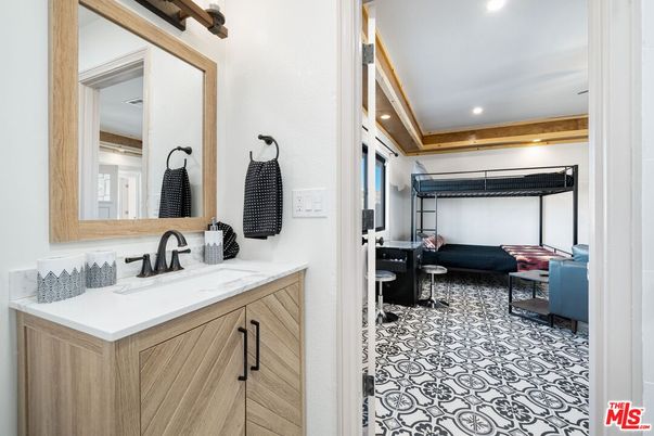 Bathroom, Interior, Recessed Lighting