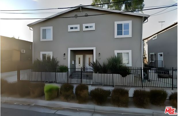Exterior, Facade, Rowhouse