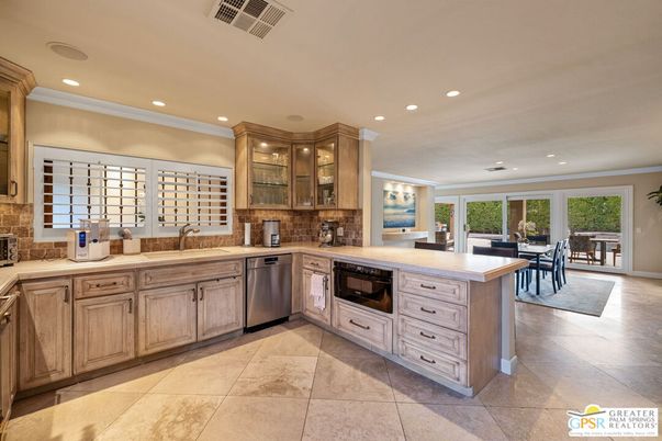 Dining room, Interior, Kitchen, Recessed Lighting, Stainless Steel Appliances