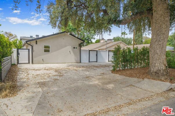 Backyard, Detached Garage, Exterior