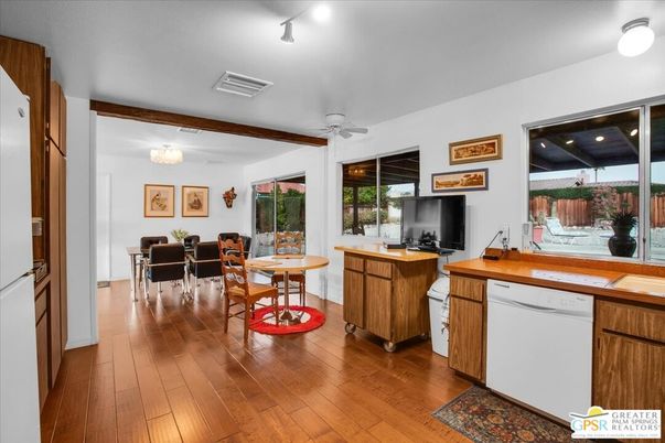Chandelier, Dining room, Interior, Kitchen, Wood Texture Flooring