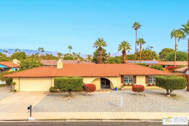 Attached, Exterior, Facade, Ranch