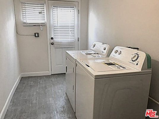 Interior, Washer, Wood Texture Flooring