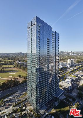 Exterior, Facade, Highrise