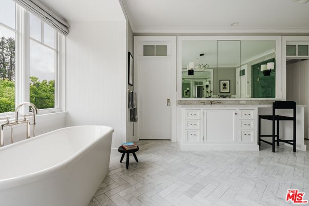 Bathroom, Free Standing Baths, Interior