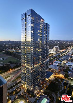 Exterior, Facade, Highrise