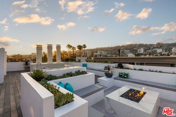 Exterior, Pool, Other
