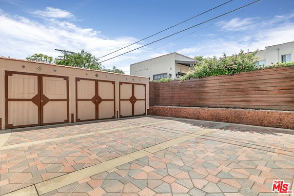 Detached Garage, Exterior