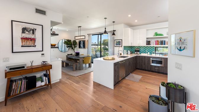Dining room, Interior, Kitchen, Pendant Lights, Recessed Lighting, Wood Texture Flooring