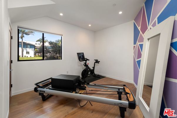 Fitness Equipment, Interior, Recessed Lighting, Wood Texture Flooring