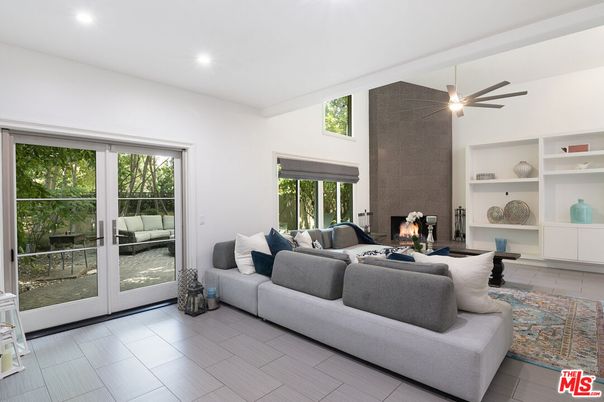 Fireplace, Interior, Living room, Recessed Lighting