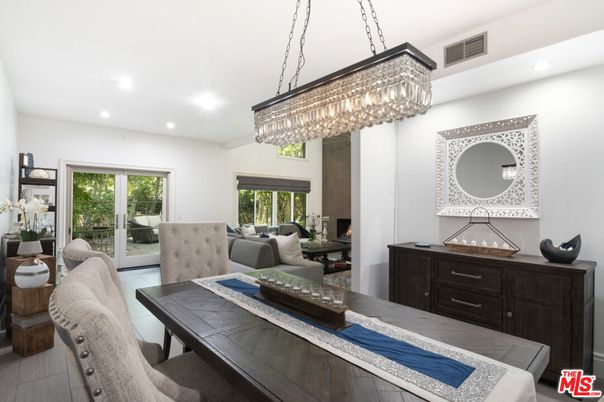 Chandelier, Dining room, Interior, Living room, Recessed Lighting