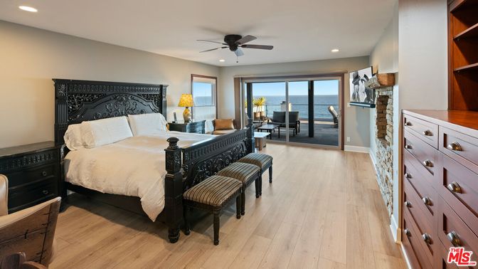 Bedroom, Interior, Recessed Lighting, Water, Wood Texture Flooring