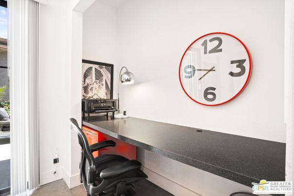 Home Office, Interior