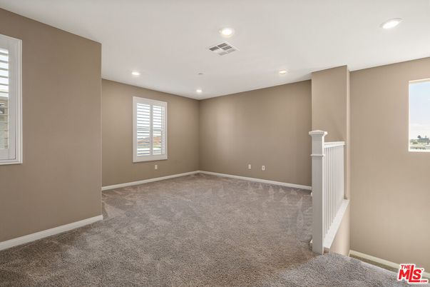 Empty room, Interior, Recessed Lighting