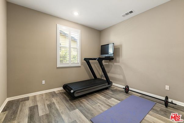 Fitness Equipment, Interior, Recessed Lighting, Wood Texture Flooring