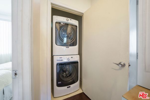 Interior, Utility Closets, Washer, Wood Texture Flooring