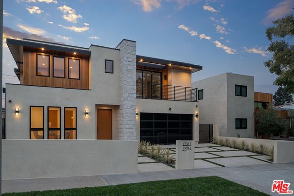 Attached, Exterior, Facade, Modern