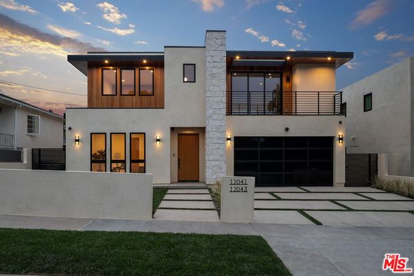 Attached, Exterior, Facade, Modern