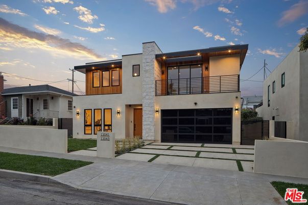 Attached, Exterior, Facade, Modern