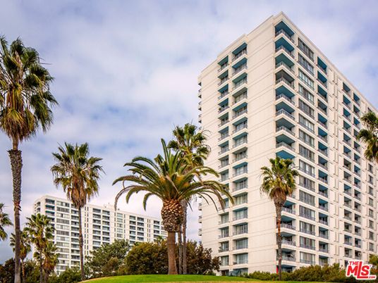 Exterior, Facade, Condo Building