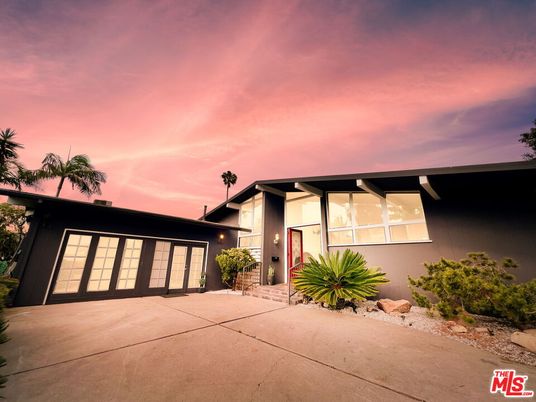 Attached, Exterior, Facade, Modern