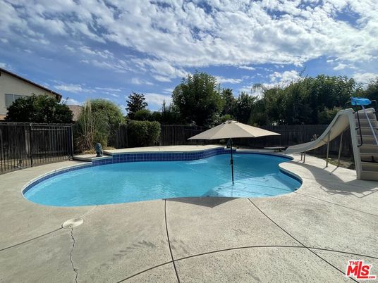 Exterior, Playground, Pool