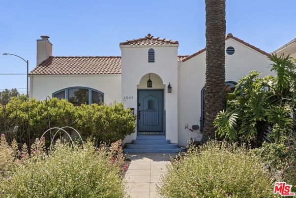 Exterior, Facade, Spanish Mediterranean
