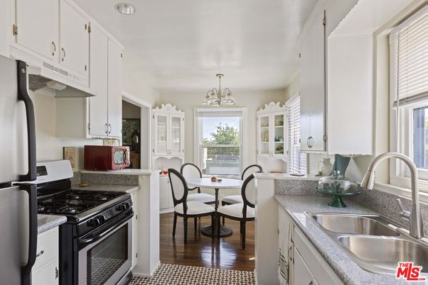 Chandelier, Dining room, Interior, Kitchen, Wood Texture Flooring