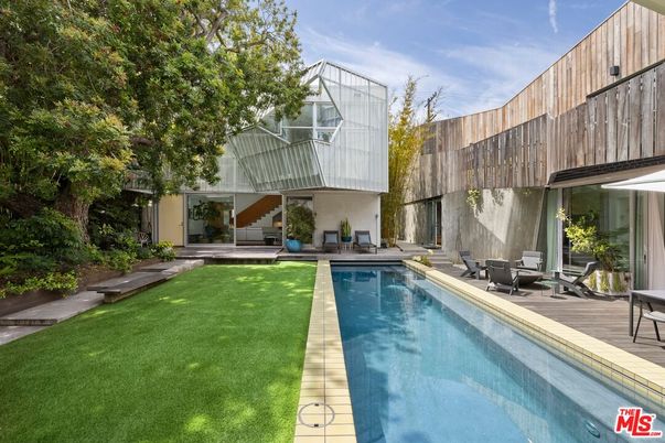 Backyard, Exterior, Pool