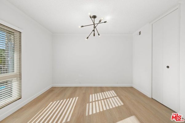 Empty room, Interior, Pendant Lights, Wood Texture Flooring