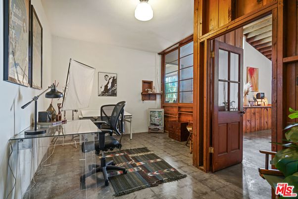 Home Office, Interior