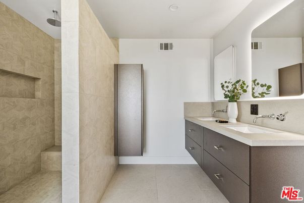 Bathroom, Interior, Recessed Lighting