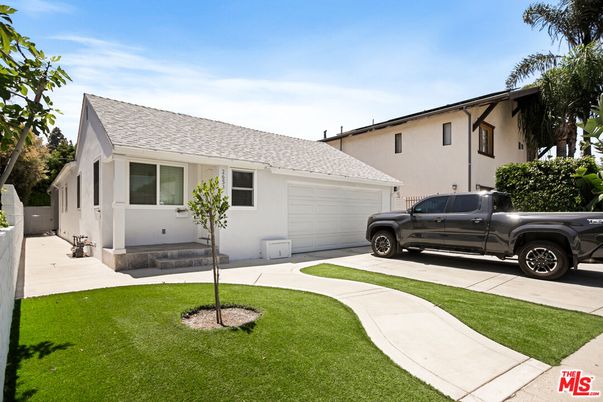 Attached, Exterior, Facade, Ranch