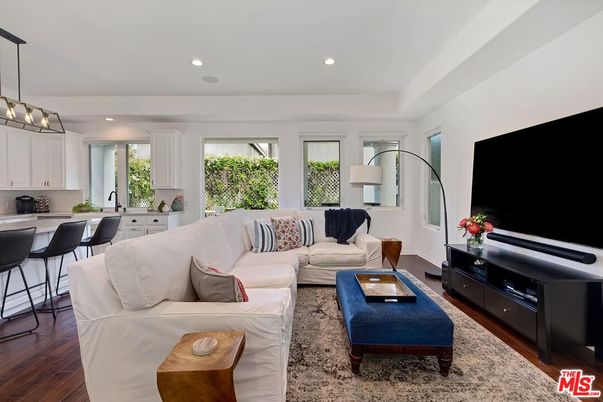 Interior, Kitchen, Living room, Pendant Lights, Recessed Lighting, Wood Texture Flooring