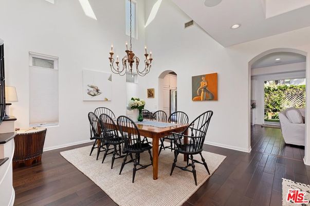 Chandelier, Dining room, Interior, Recessed Lighting, Wood Texture Flooring