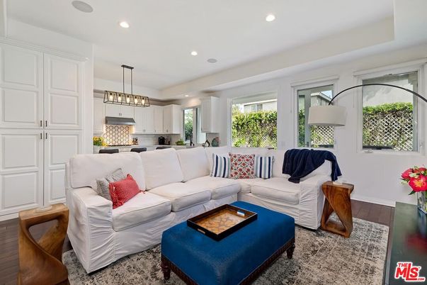 Interior, Kitchen, Living room, Pendant Lights, Recessed Lighting, Stainless Steel Appliances, Wood Texture Flooring