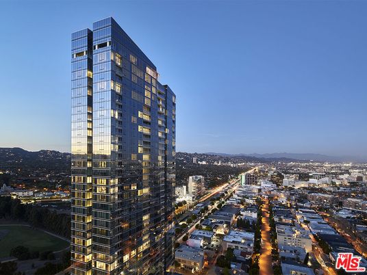 Exterior, Facade, Highrise