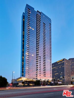 Exterior, Facade, Highrise