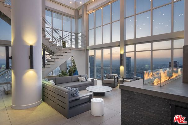 Interior, Living room, Water