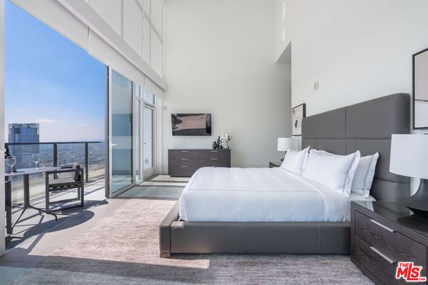 Bedroom, Interior, Water