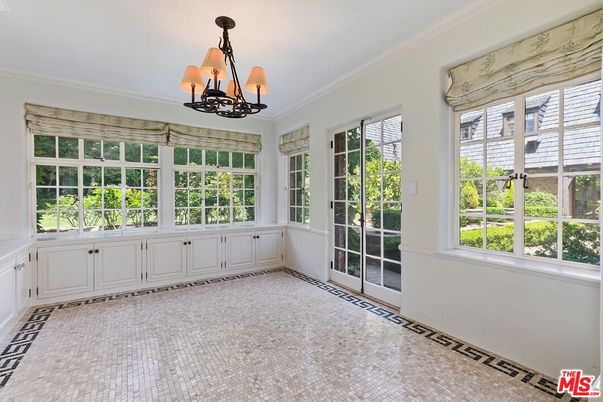 Chandelier, Empty room, Interior