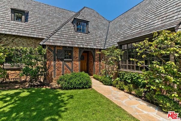 Exterior, Facade, Brick Facade, None