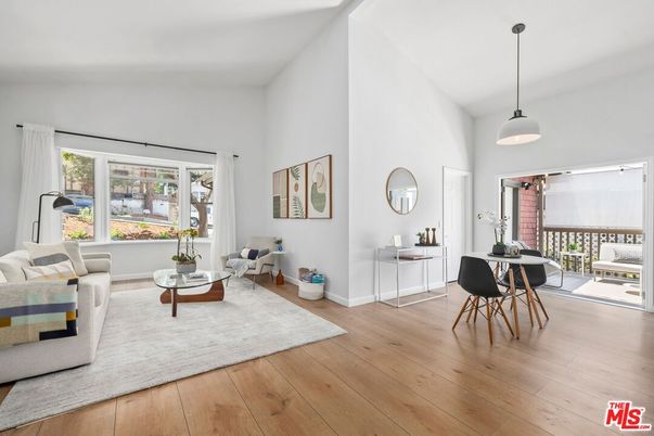 Interior, Living room, Pendant Lights, Wood Texture Flooring