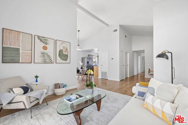 Interior, Living room, Pendant Lights, Wood Texture Flooring