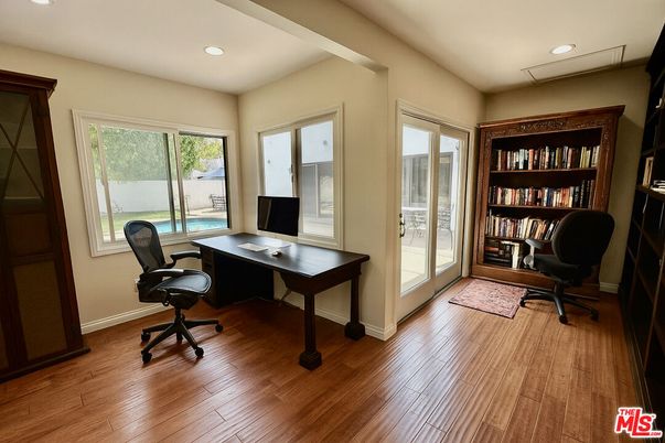 Home Office, Interior, Recessed Lighting, Wood Texture Flooring