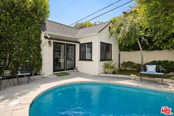 Exterior, Pool