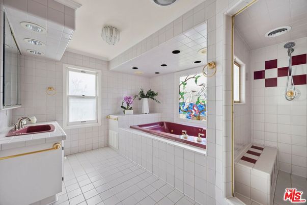 Bathroom, Interior, Recessed Lighting, Tile Countertops