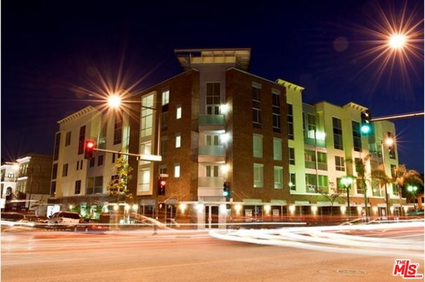 Exterior, Facade, Condo Building